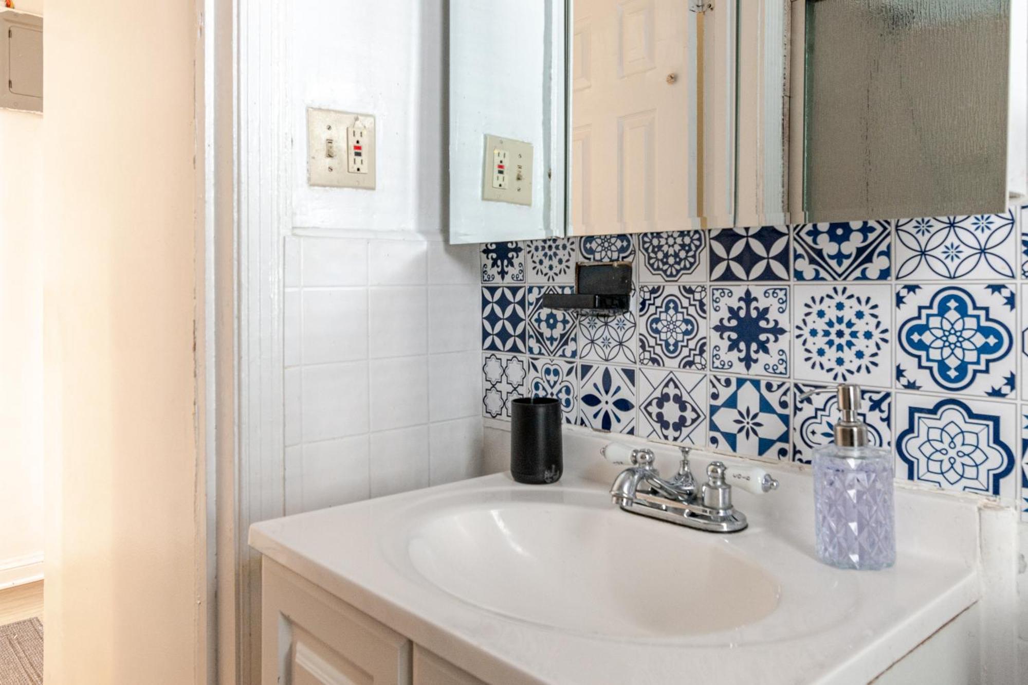 Bright & Cozy 2 Bedroom, 1 Bath, 2 Miles From White House Appartement Washington
